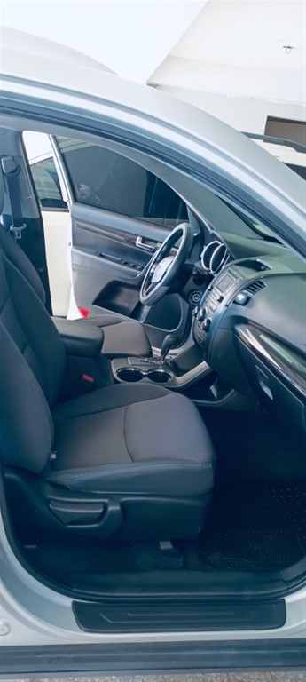 2013 Kia Sorento — foto 8 / 12