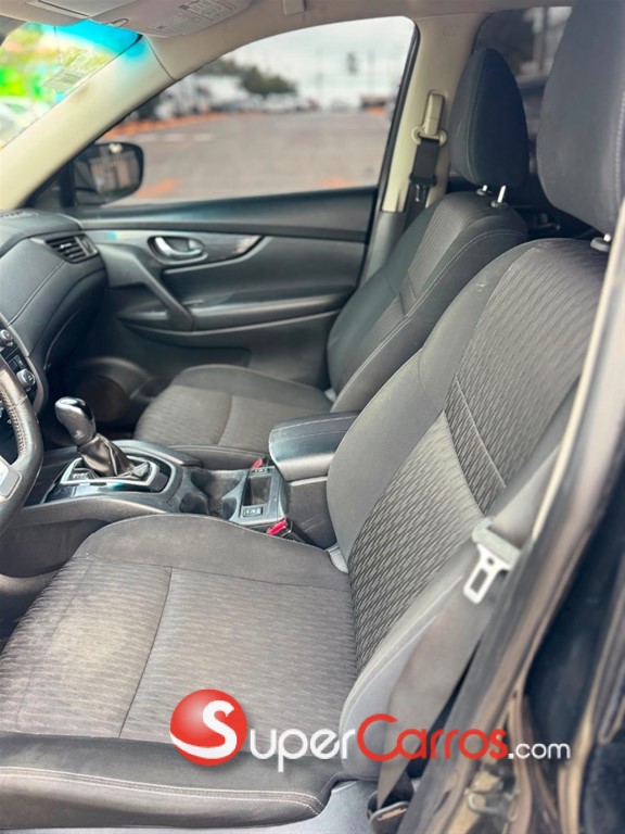 2019 Nissan Rogue SV — foto 8 / 12