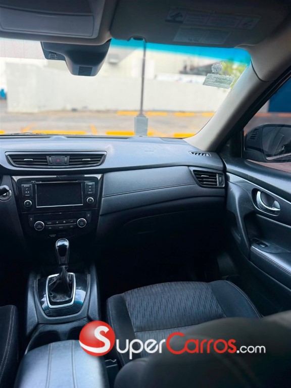2019 Nissan Rogue SV — foto 10 / 12