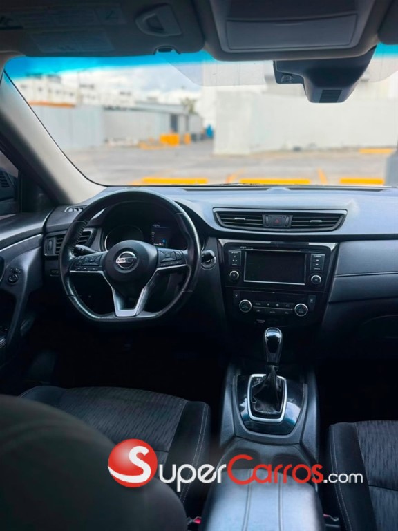 2019 Nissan Rogue SV — foto 11 / 12