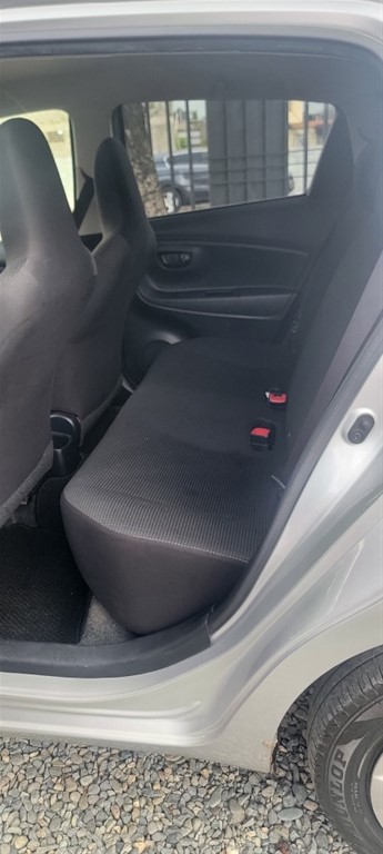 2019 Toyota VITZ — foto 8 / 12