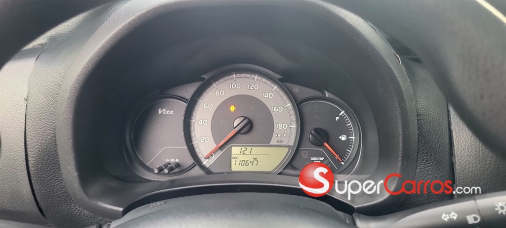2019 Toyota VITZ — foto 9 / 12