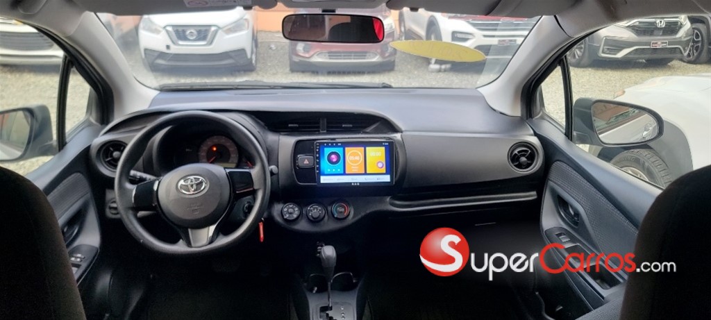 2019 Toyota VITZ — foto 10 / 12