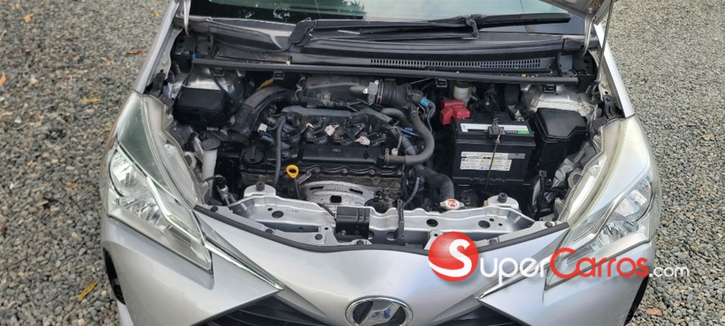 2019 Toyota VITZ — foto 11 / 12
