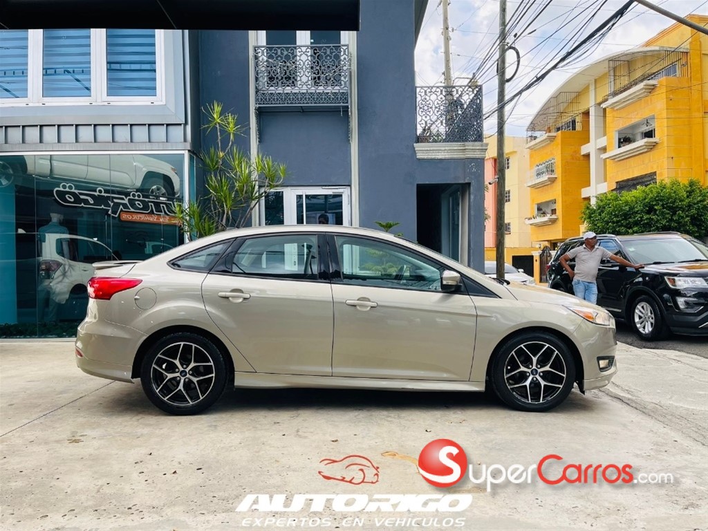 2016 Ford Focus SE — foto 4 / 11
