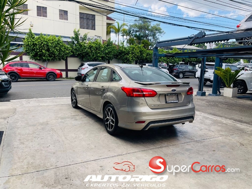 2016 Ford Focus SE — foto 6 / 11