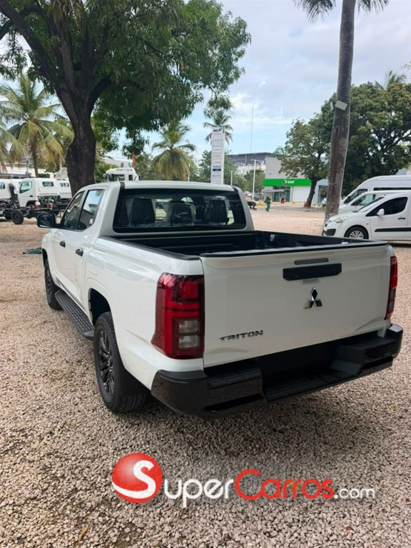 2027 Mitsubishi Motors L 200 Triton — foto 5 / 11