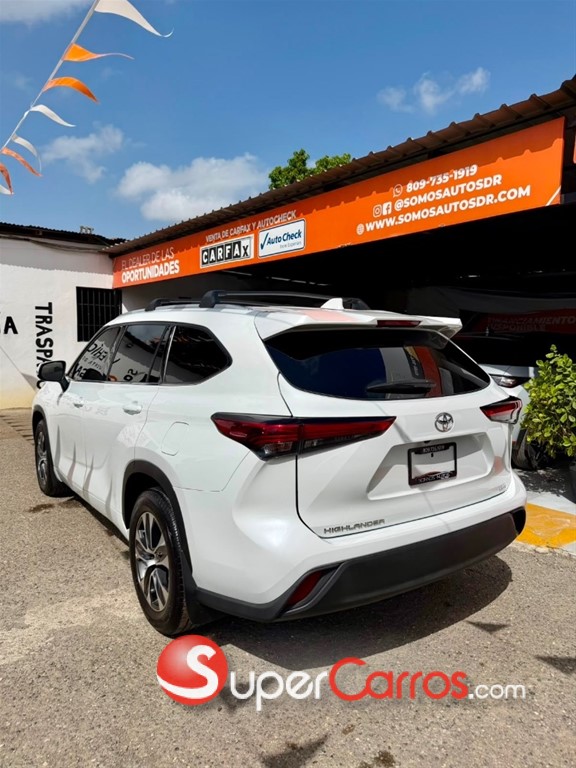 2022 Toyota Highlander XLE — foto 3 / 12