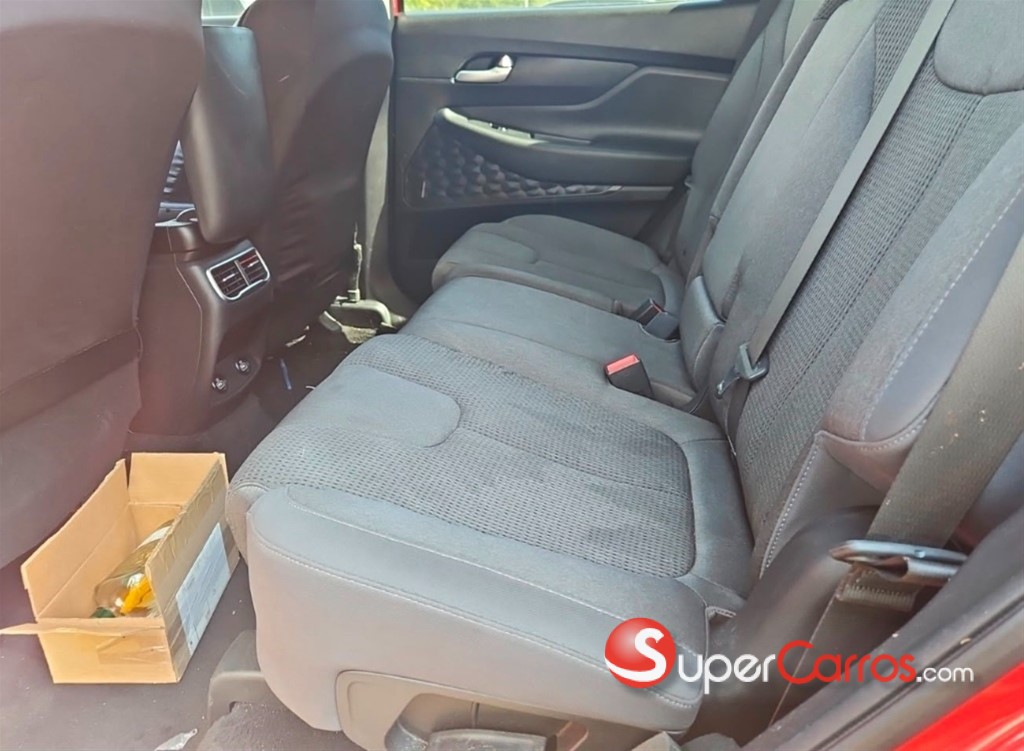 2021 Hyundai Santa Fe SE — foto 8 / 11