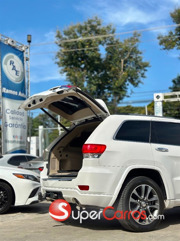 2017 Jeep Grand Cherokee Overland — foto 9 / 12