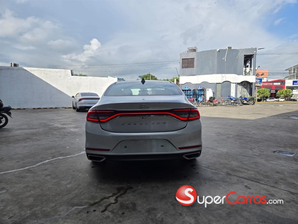 2018 Hyundai Grandeur — foto 6 / 11