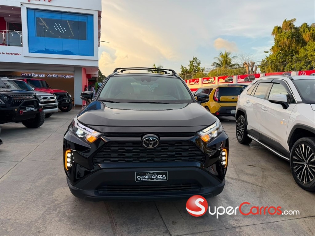 2025 Toyota RAV4 XLE — foto 2 / 8