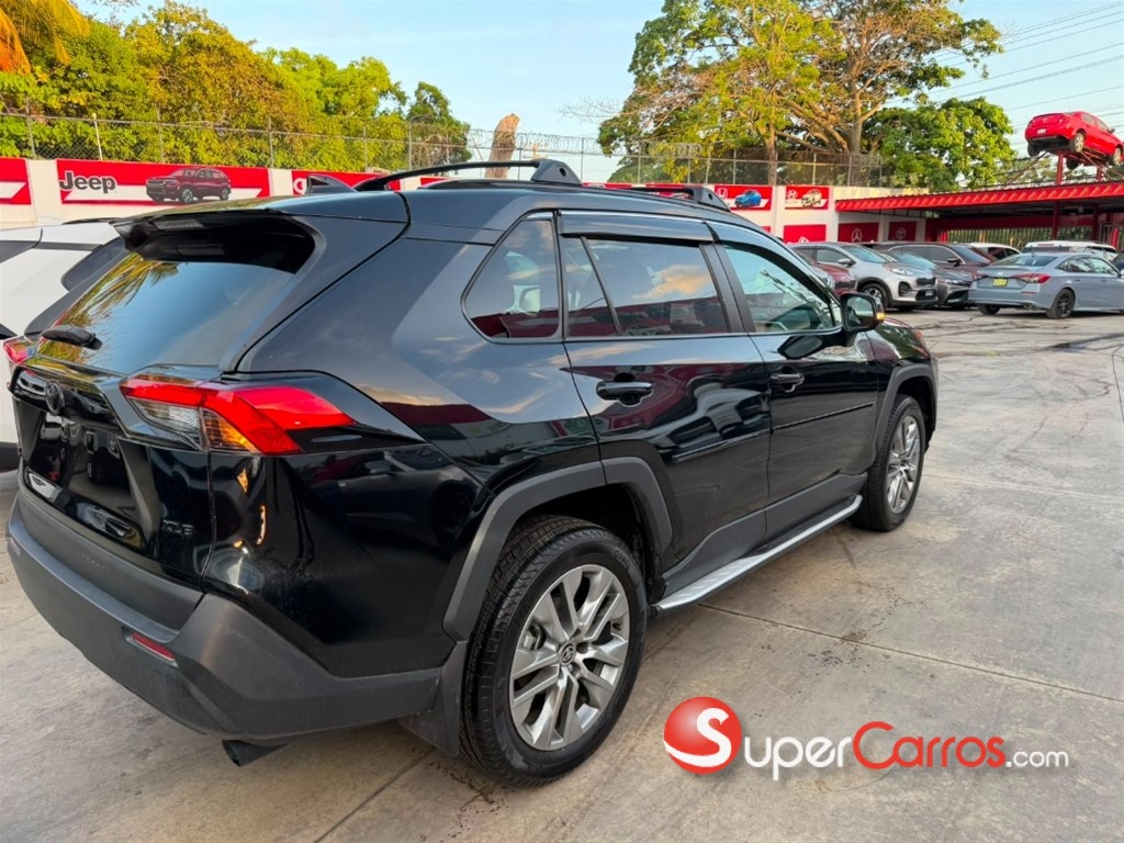 2025 Toyota RAV4 XLE — foto 4 / 8