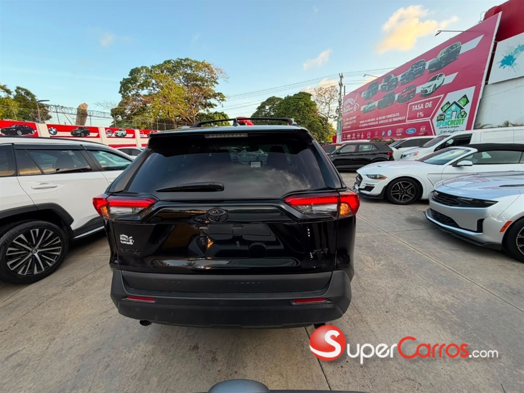 2025 Toyota RAV4 XLE — foto 5 / 8