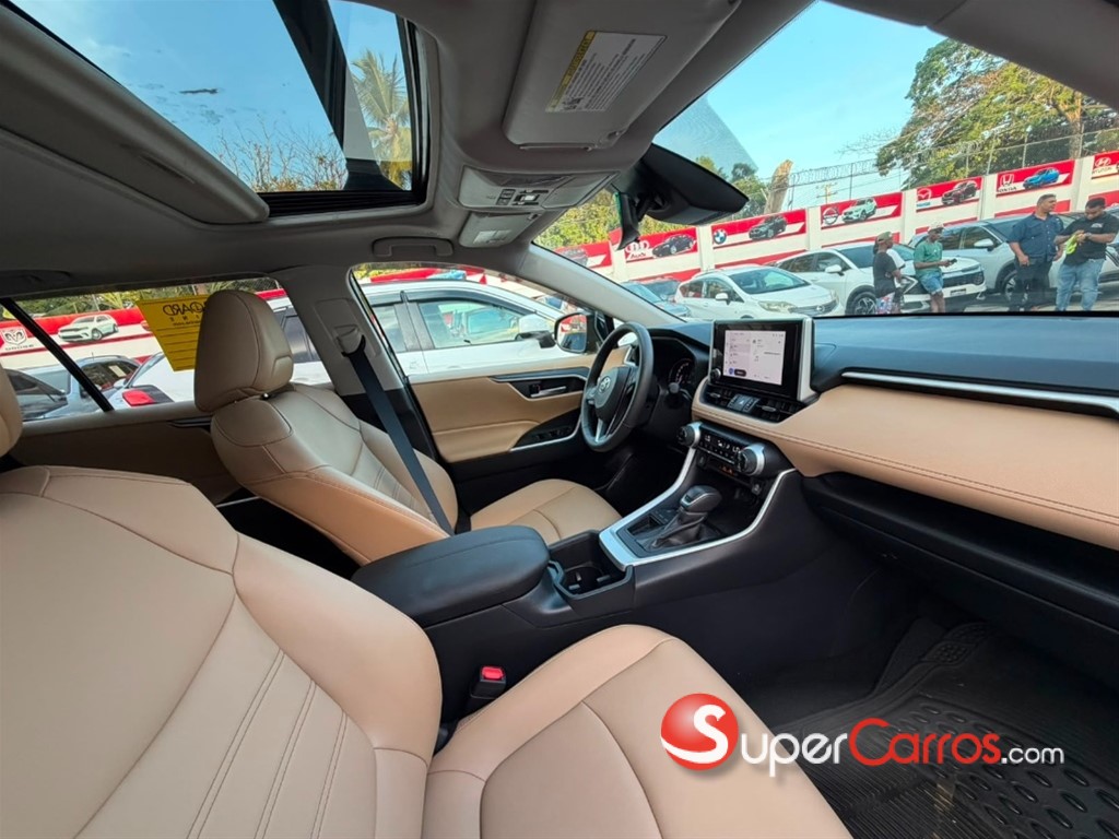 2025 Toyota RAV4 XLE — foto 7 / 8