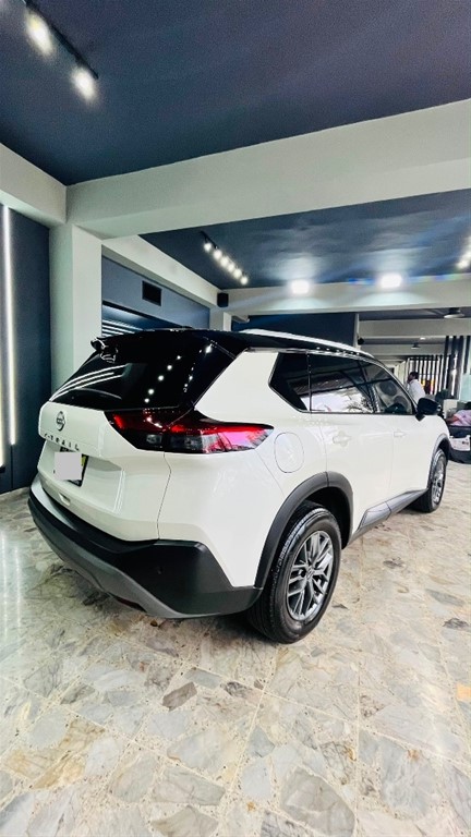 2025 Nissan X-Trail Advance — foto 9 / 10