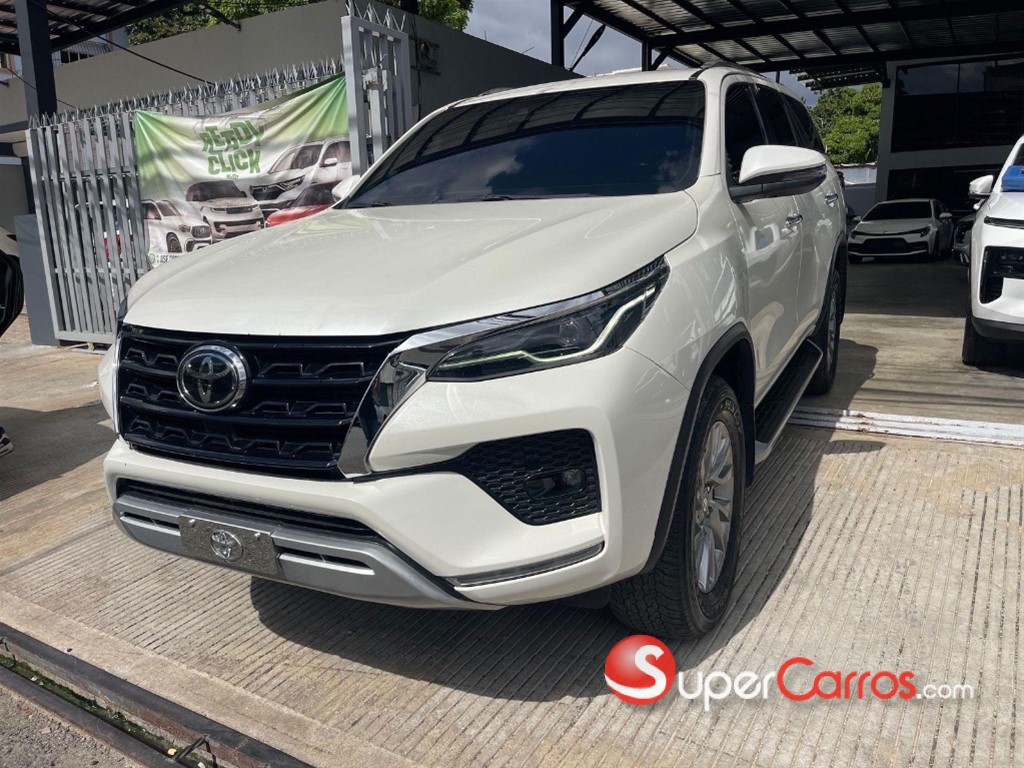 2023 Toyota Fortuner — foto 2 / 7
