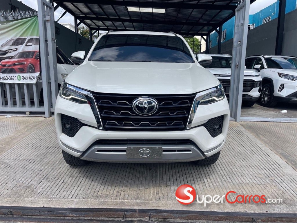 2023 Toyota Fortuner — foto 3 / 7