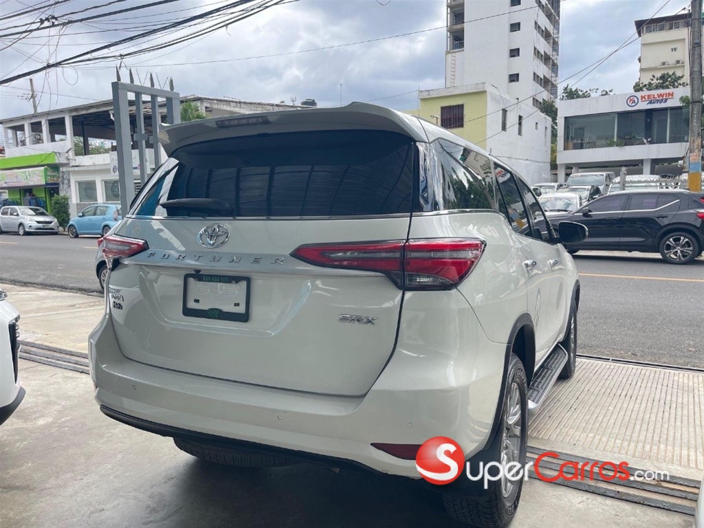 2023 Toyota Fortuner — foto 4 / 7