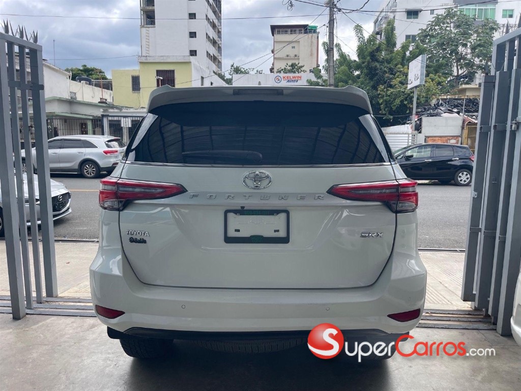 2023 Toyota Fortuner — foto 5 / 7
