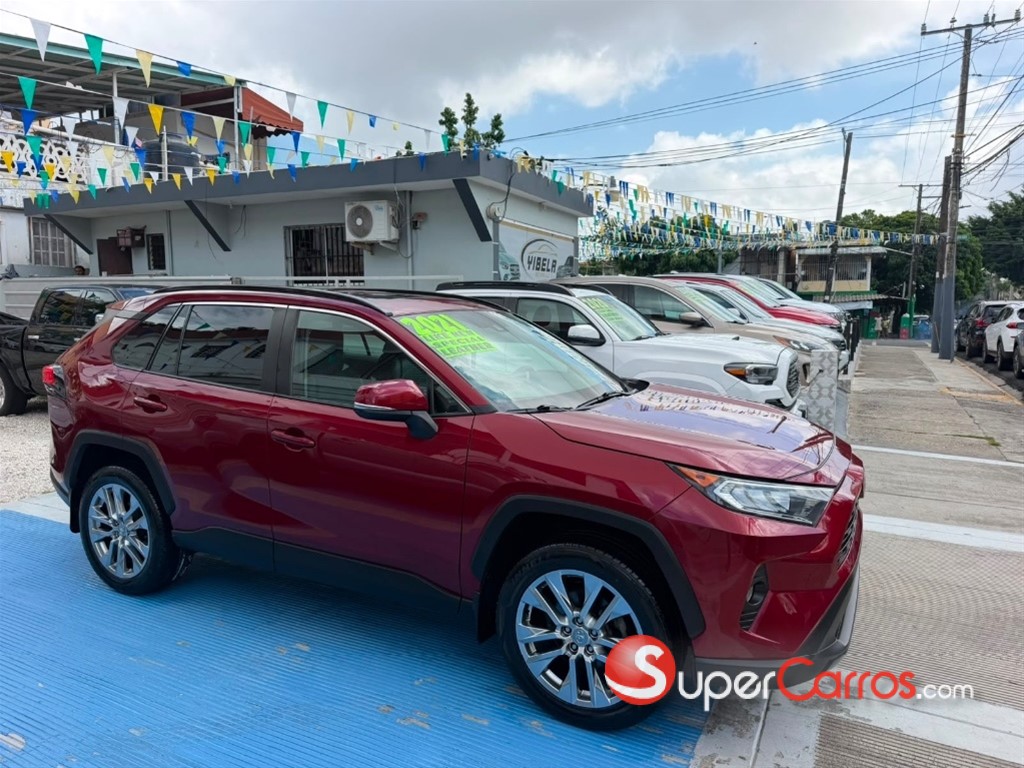 2021 Toyota RAV4 XLE — foto 2 / 12