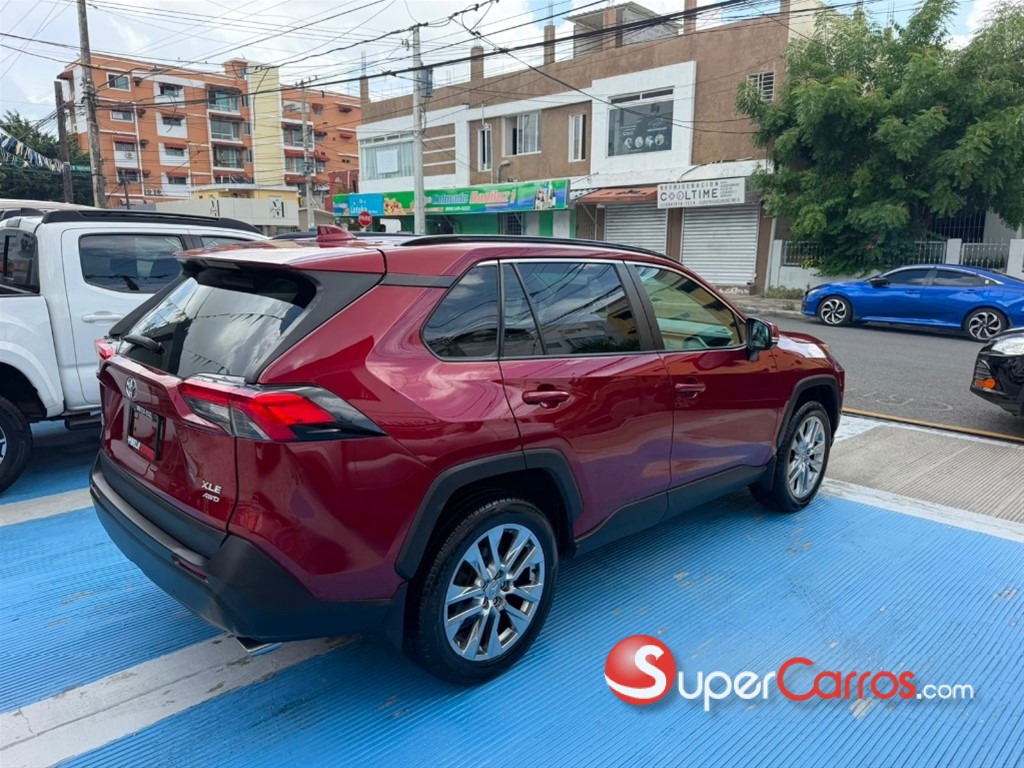 2021 Toyota RAV4 XLE — foto 4 / 12