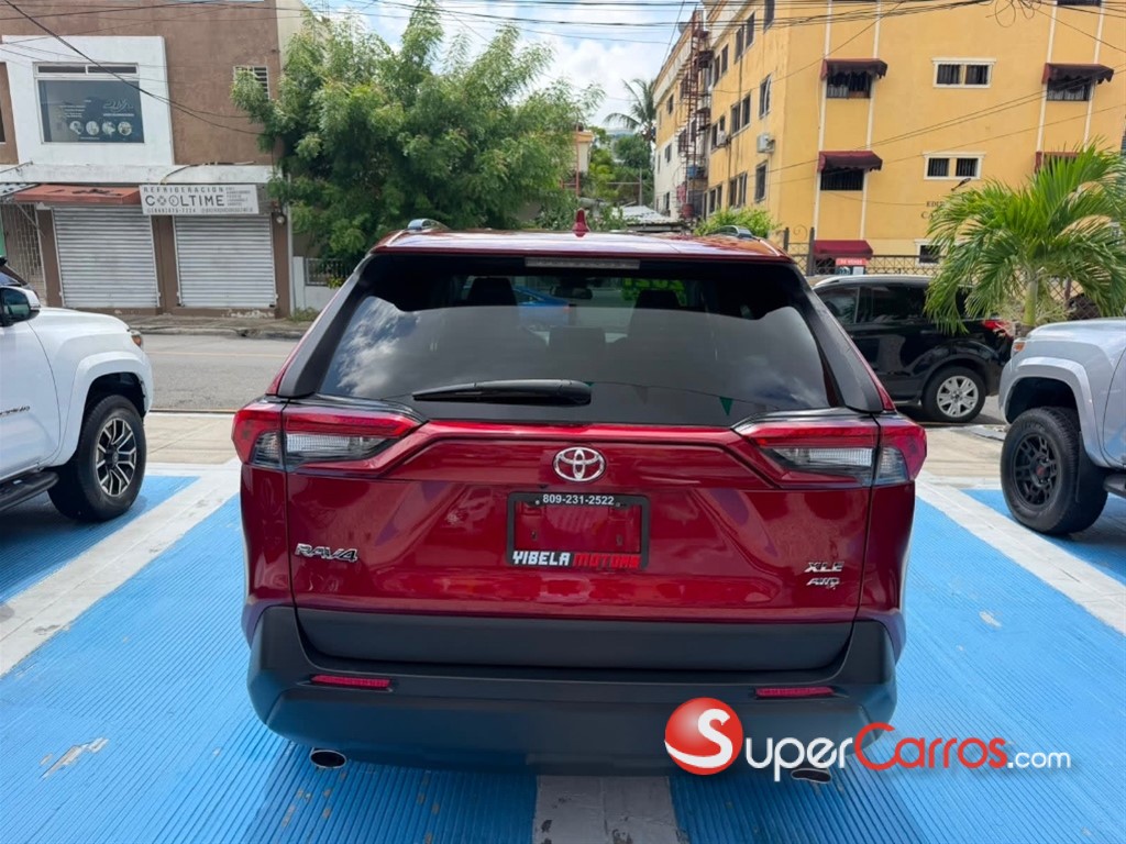 2021 Toyota RAV4 XLE — foto 6 / 12