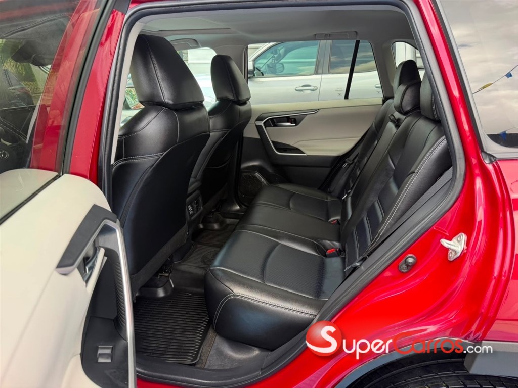 2021 Toyota RAV4 XLE — foto 8 / 12