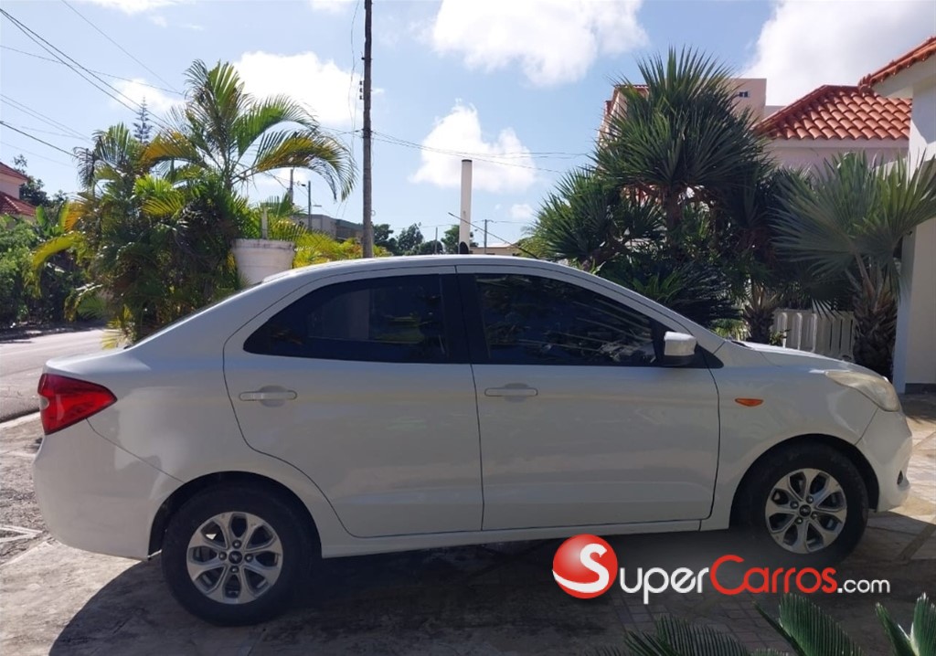 2017 Ford Figo — foto 3 / 10