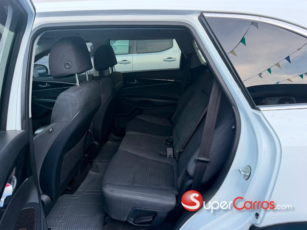 2017 Kia Sorento — foto 8 / 12