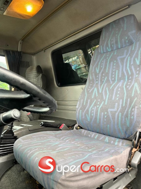 2006 Isuzu Camion Refrigerado — foto 6 / 12