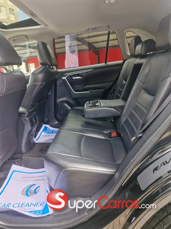 2021 Toyota RAV4 XLE Premium — foto 4 / 12