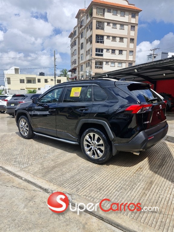 2021 Toyota RAV4 XLE Premium — foto 9 / 12