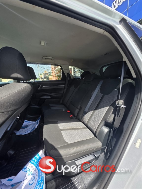 2021 Kia Sorento LX — foto 8 / 10