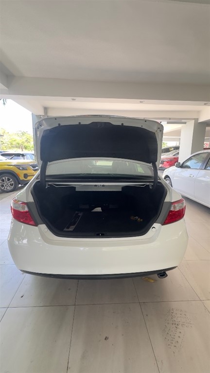 2015 Toyota Camry LE — foto 11 / 12