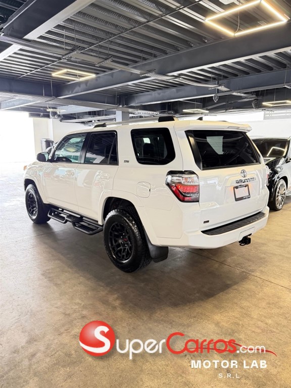 2021 Toyota 4 Runner SR5 Premium — foto 2 / 10