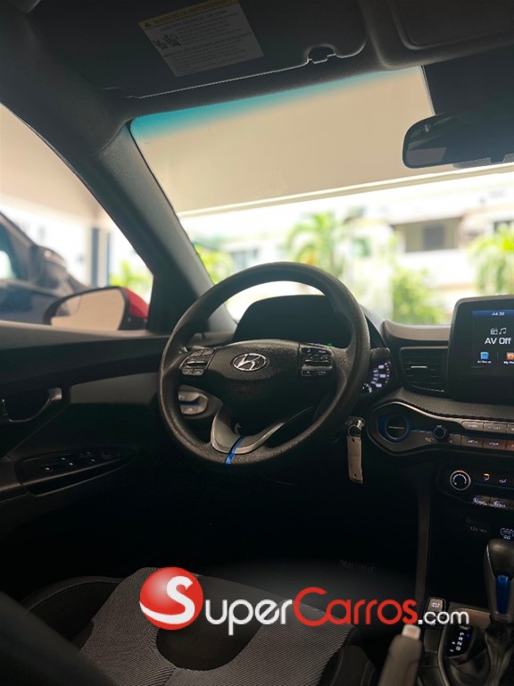 2020 Hyundai Veloster — foto 8 / 12