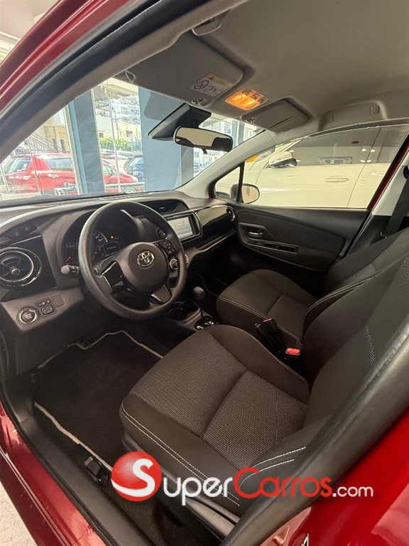 2019 Toyota VITZ — foto 8 / 12