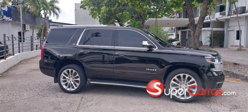 2016 Chevrolet Tahoe LTZ — foto 4 / 12