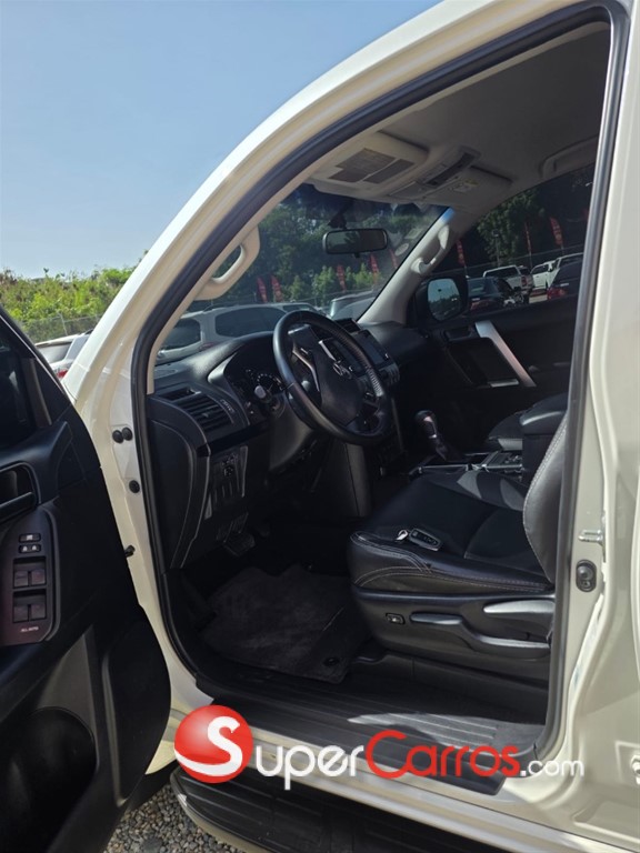 2024 Toyota Land Cruiser Prado TXL — foto 7 / 9