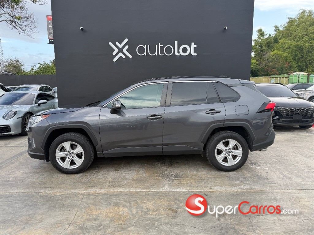 2020 Toyota RAV4 XLE — foto 2 / 7