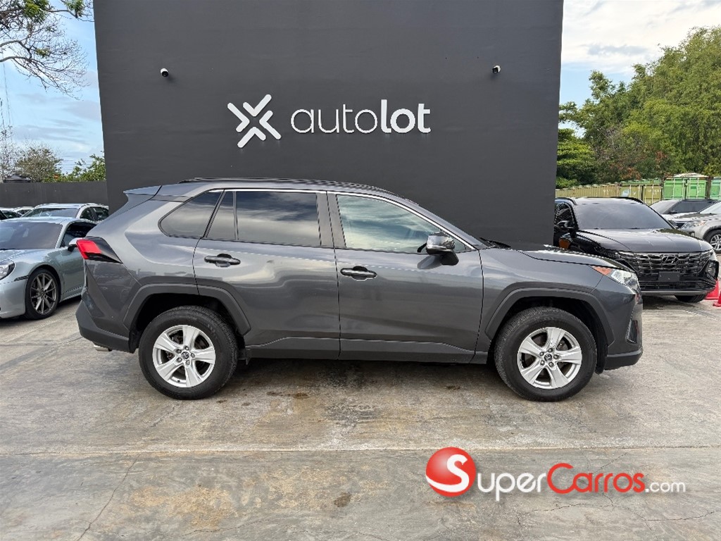 2020 Toyota RAV4 XLE — foto 4 / 7