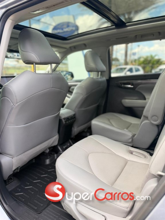 2022 Toyota Highlander Platinum — foto 3 / 9