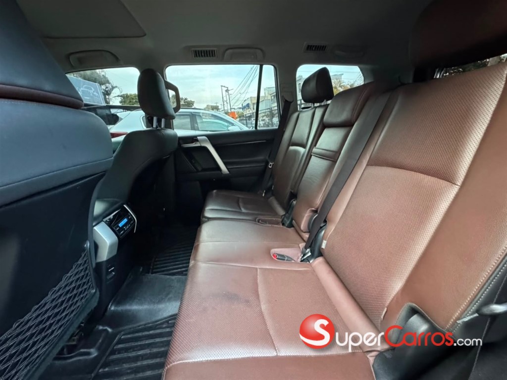 2018 Toyota Land Cruiser VXL — foto 7 / 8