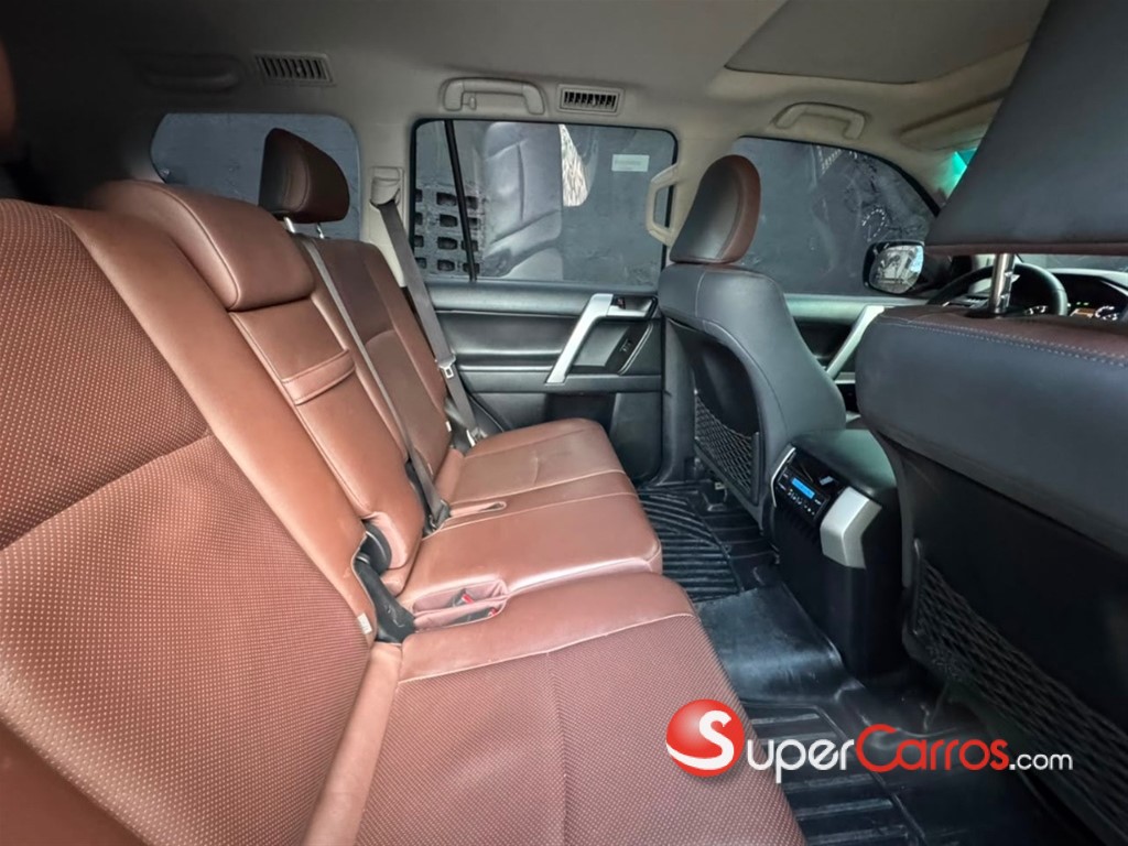 2018 Toyota Land Cruiser VXL — foto 8 / 8