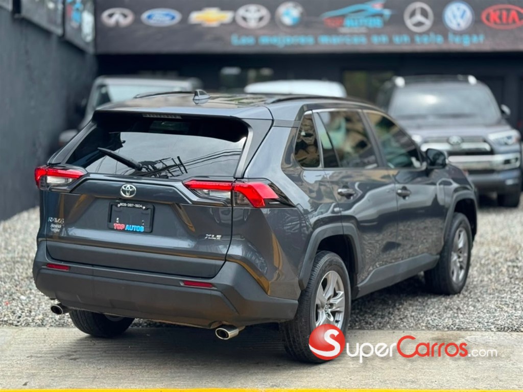 2023 Toyota RAV4 XLE — foto 3 / 8