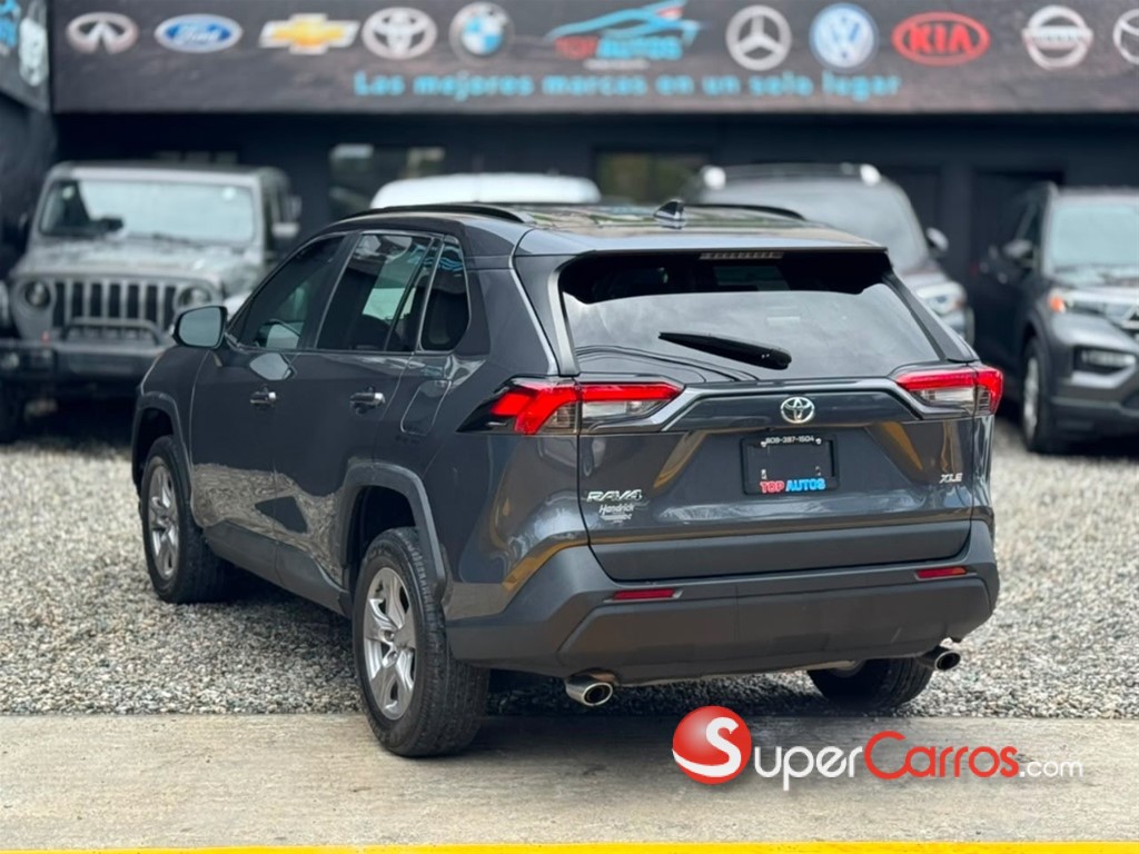 2023 Toyota RAV4 XLE — foto 4 / 8