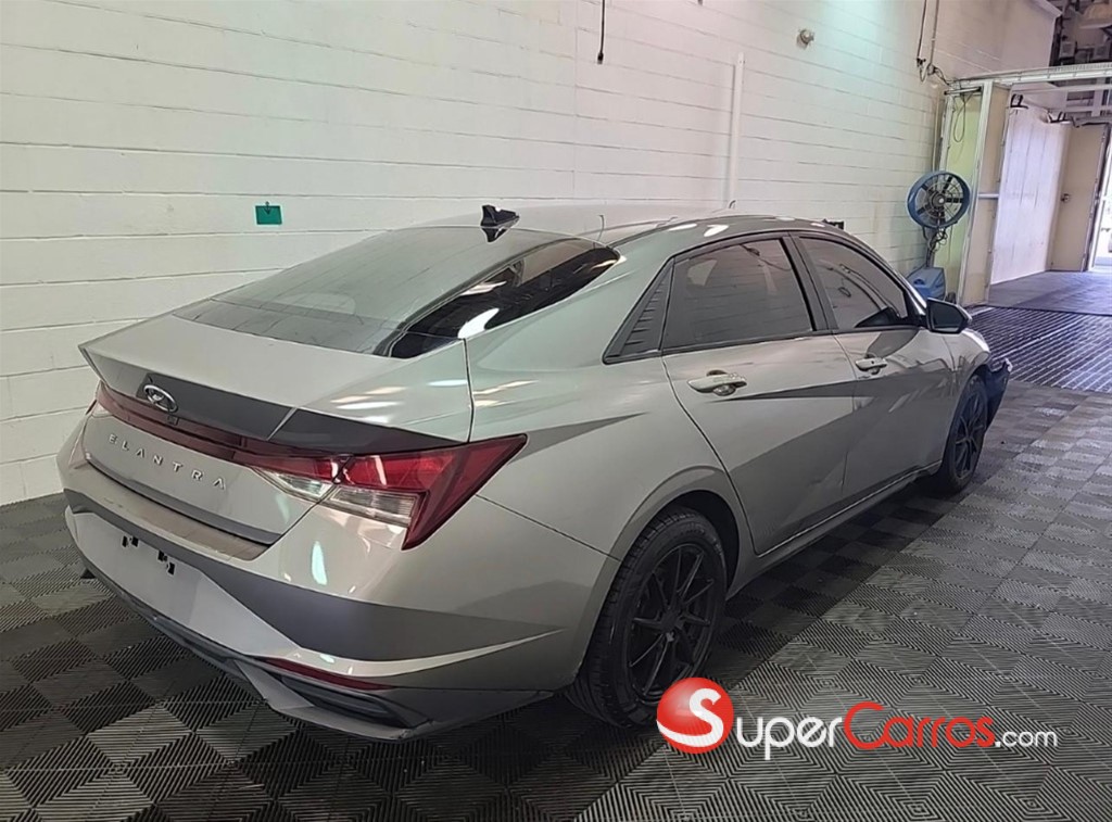 2021 Hyundai Elantra SEL — foto 5 / 12