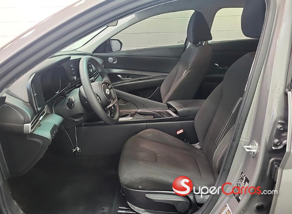 2021 Hyundai Elantra SEL — foto 7 / 12