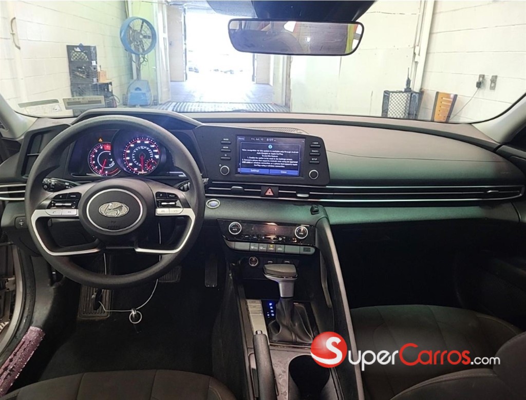 2021 Hyundai Elantra SEL — foto 8 / 12
